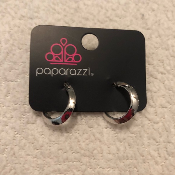 Paparazzi Bevel up silver hoop earrings - Picture 1 of 3